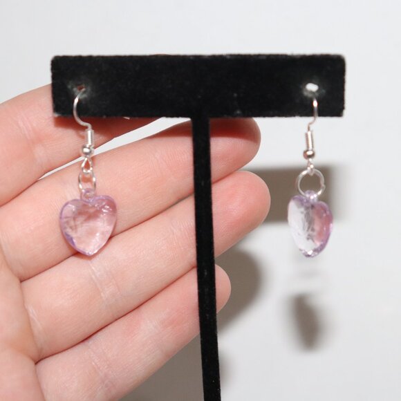 Beautiful NWoT purple heart dangle hook earrings 1.5" tall - Picture 3 of 5